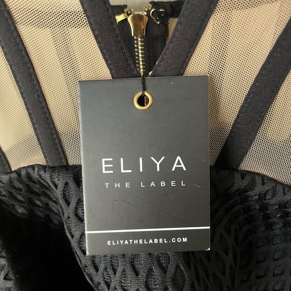 Elegant Black Dress - Picture 15 of 15